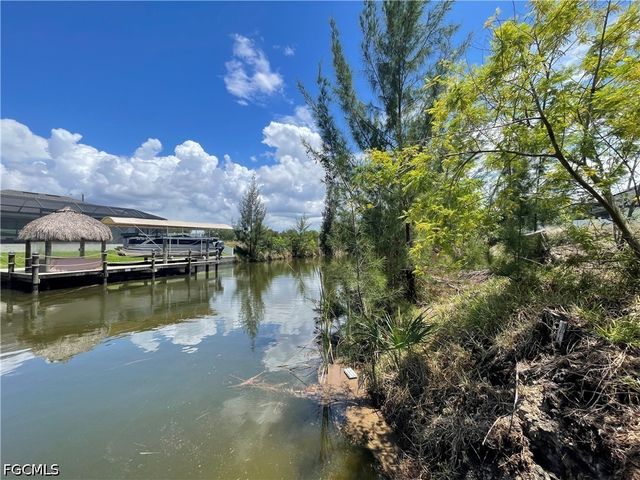 2111 SW 17th PL, Cape Coral, FL 33991