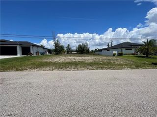 2111 SW 17th PL, Cape Coral, FL 33991
