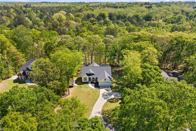 516 Winding Way, Hartwell, GA 30643
