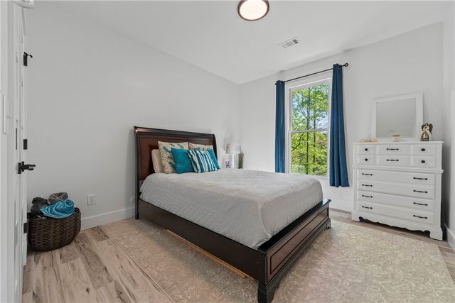 516 Winding Way, Hartwell, GA 30643