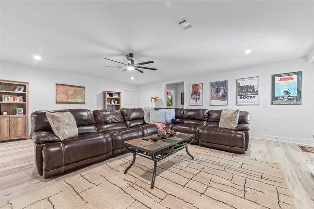516 Winding Way, Hartwell, GA 30643