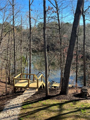 516 Winding Way, Hartwell, GA 30643