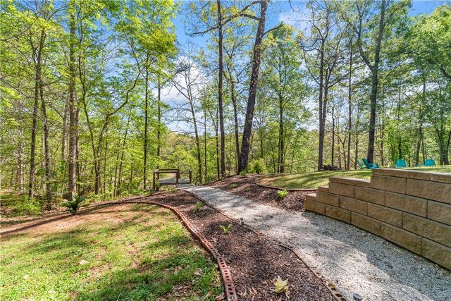 516 Winding Way, Hartwell, GA 30643