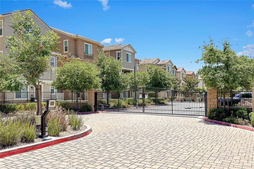 735 Banyan Way, Pomona, CA 91767