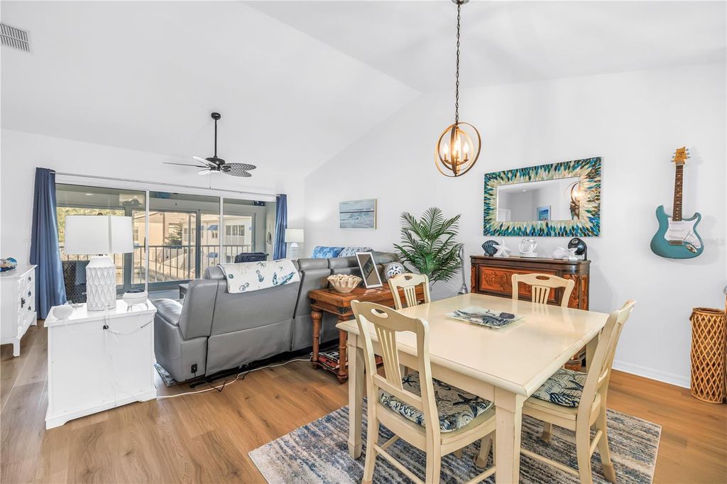 Image 12 of property listing at 11351 SHIPWATCH LANE 1843, Largo, FL 33774