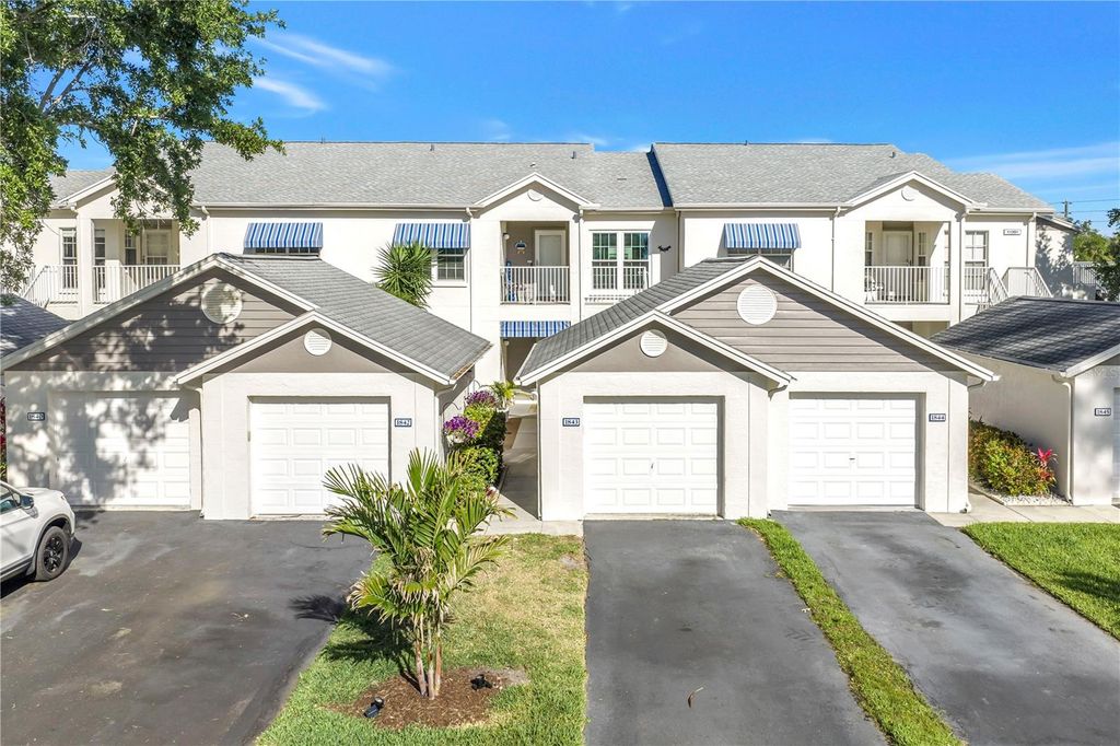 Image 3 of property listing at 11351 SHIPWATCH LANE 1843, Largo, FL 33774