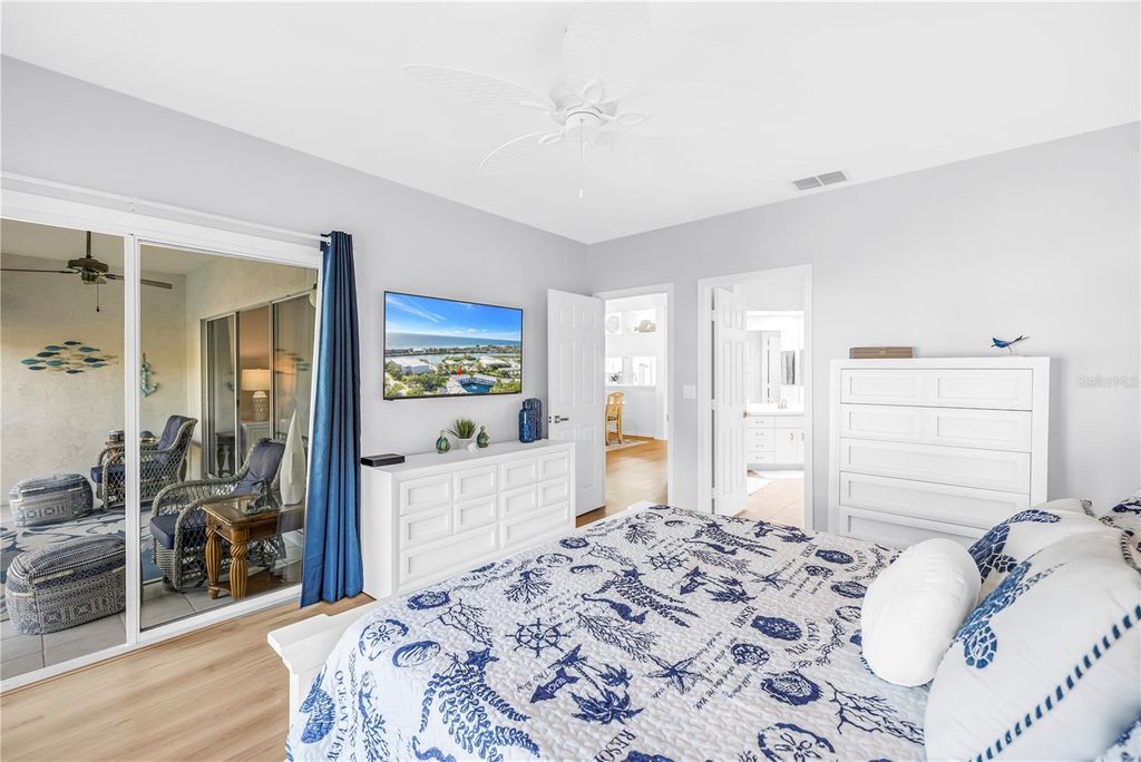 Image 22 of property listing at 11351 SHIPWATCH LANE 1843, Largo, FL 33774