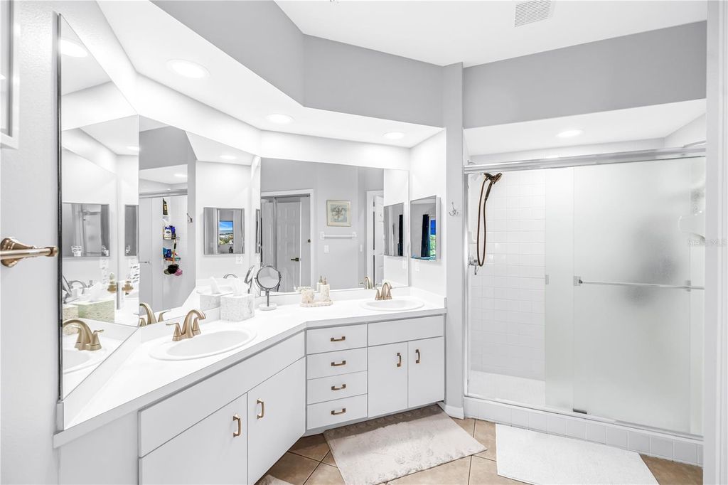 Image 24 of property listing at 11351 SHIPWATCH LANE 1843, Largo, FL 33774