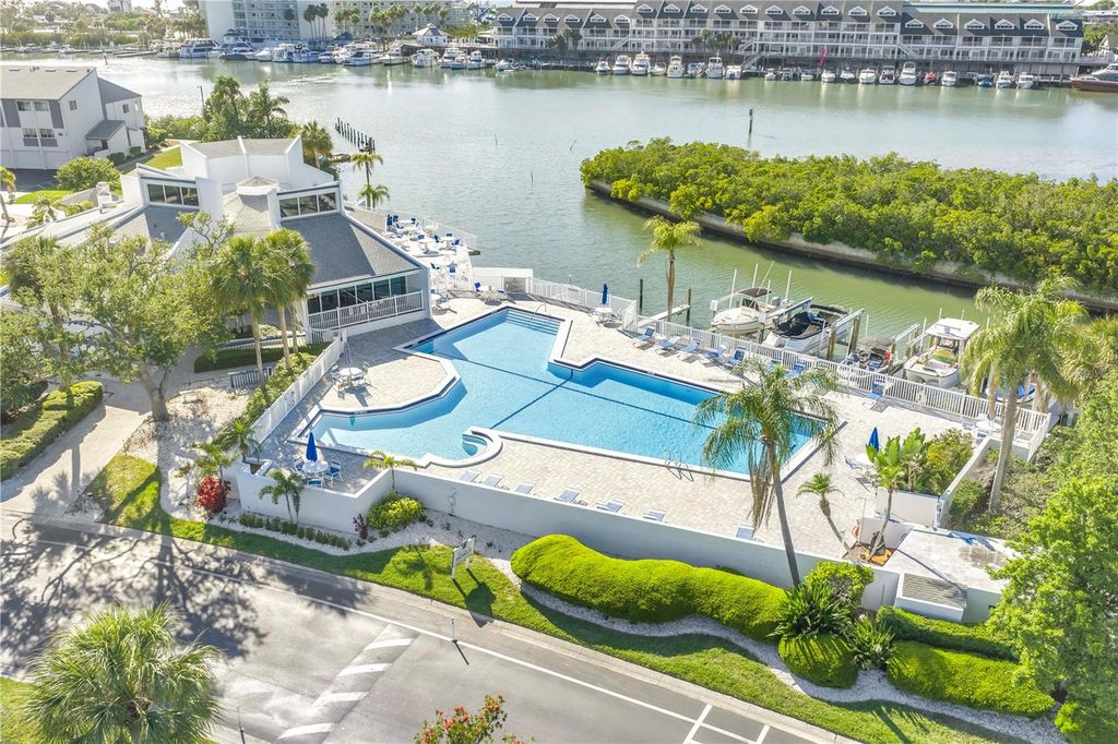 Image 40 of property listing at 11351 SHIPWATCH LANE 1843, Largo, FL 33774