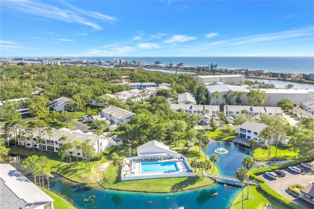 Image 5 of property listing at 11351 SHIPWATCH LANE 1843, Largo, FL 33774