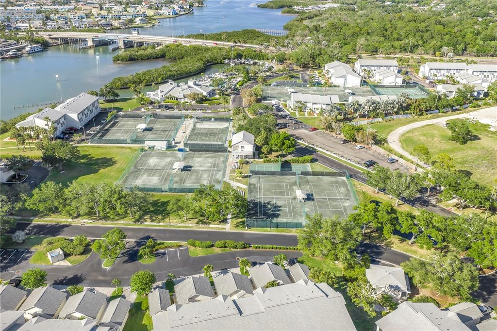 Image 42 of property listing at 11351 SHIPWATCH LANE 1843, Largo, FL 33774