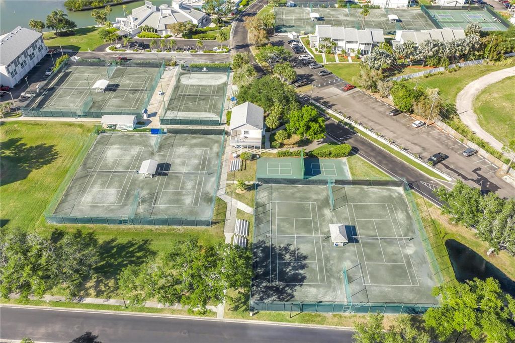 Image 43 of property listing at 11351 SHIPWATCH LANE 1843, Largo, FL 33774