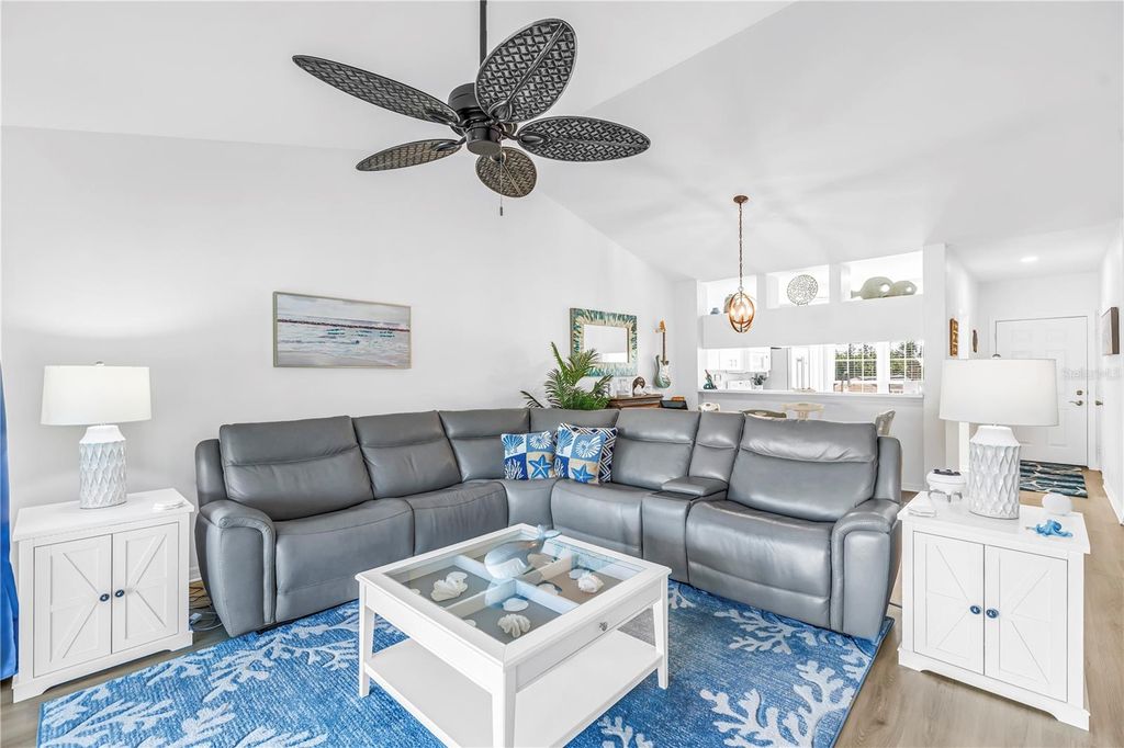 Image 7 of property listing at 11351 SHIPWATCH LANE 1843, Largo, FL 33774