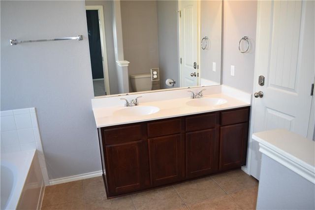 108 Quarry LN, Liberty Hill, TX 78642