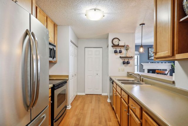 5970 Chasewood Parkway 201, Hopkins, MN 55343