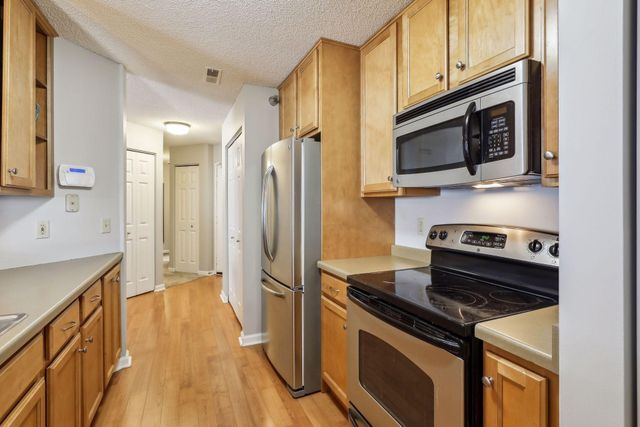 5970 Chasewood Parkway 201, Hopkins, MN 55343