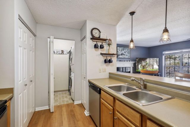 5970 Chasewood Parkway 201, Hopkins, MN 55343