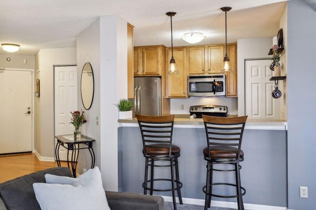 5970 Chasewood Parkway 201, Hopkins, MN 55343