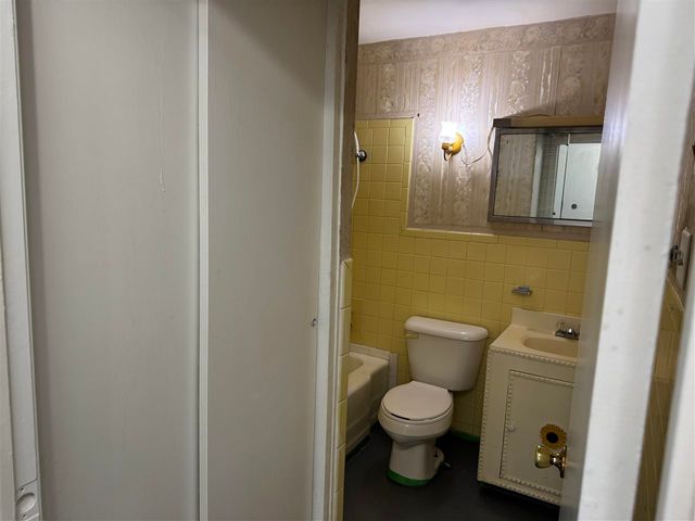 2414 NW 30th St, Lawton, OK 73505