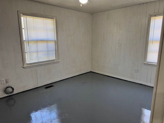 2414 NW 30th St, Lawton, OK 73505