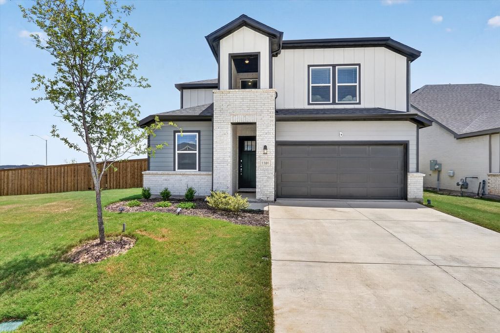 1301 Espada Street, Fort Worth, TX 76052