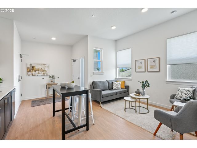 5042 Ne FREMONT St, Portland, OR 97213
