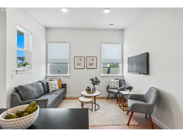 5042 Ne FREMONT St, Portland, OR 97213