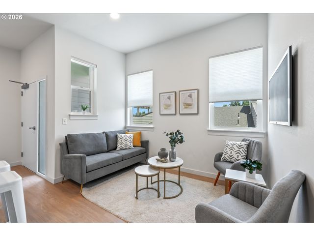 5042 Ne FREMONT St, Portland, OR 97213