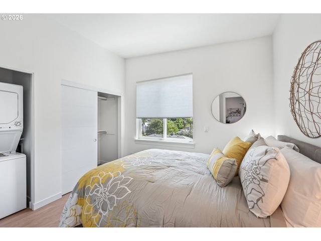 5042 Ne FREMONT St, Portland, OR 97213