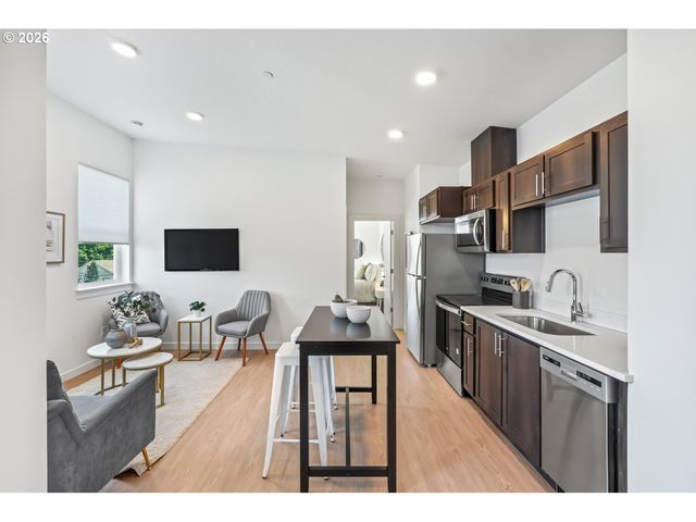 5042 Ne FREMONT St, Portland, OR 97213