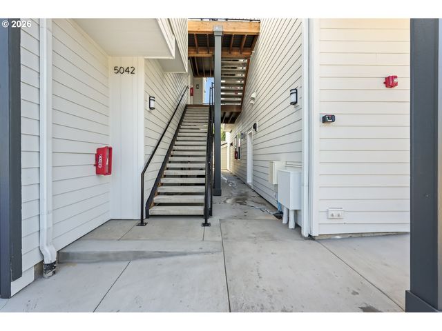 5042 Ne FREMONT St, Portland, OR 97213