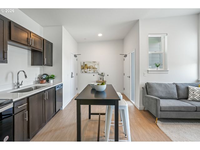 5042 Ne FREMONT St, Portland, OR 97213