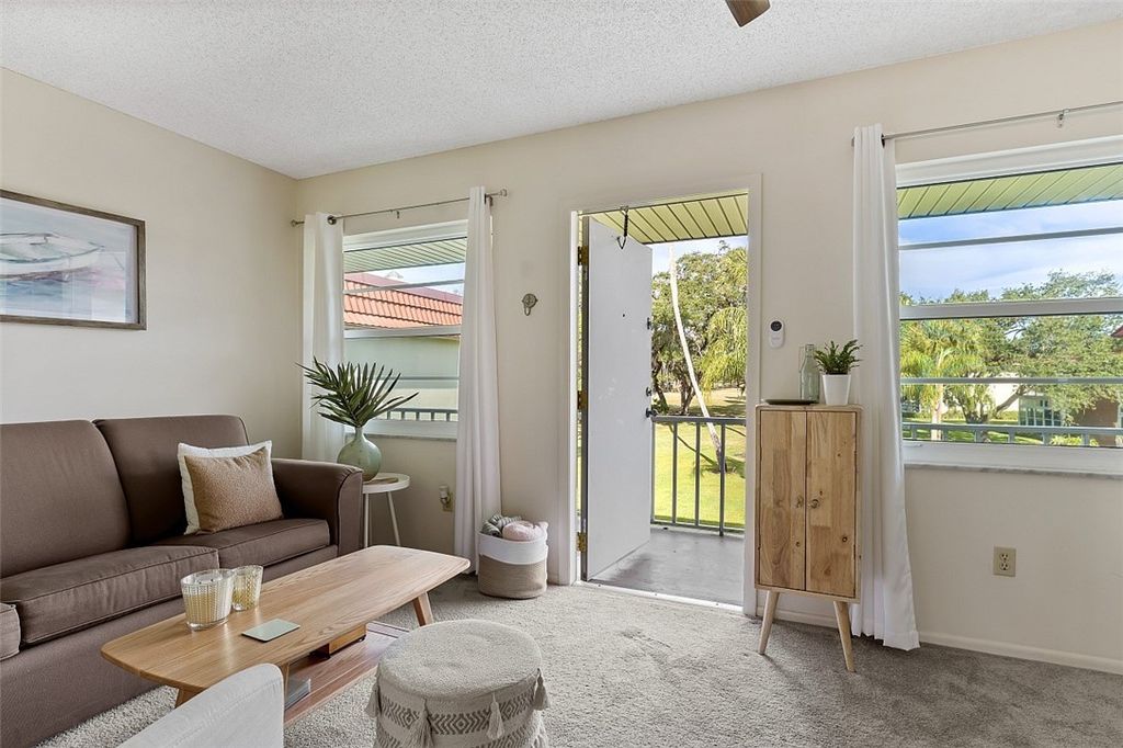 10 Vista Palm Lane 204, Vero Beach, FL 32962