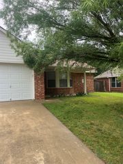 206 Linda Street, Aubrey, TX 76227