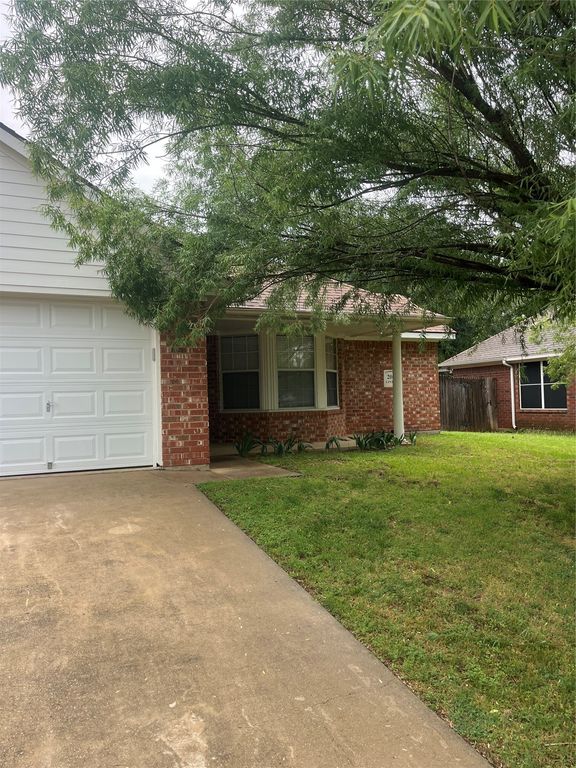 206 Linda Street, Aubrey, TX 76227