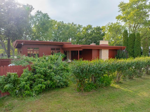 2802 Cottage Row Road, Cedar Falls, IA 50613