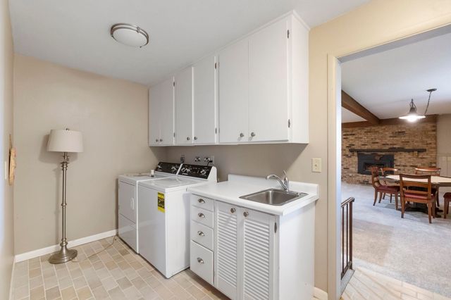 2802 Cottage Row Road, Cedar Falls, IA 50613