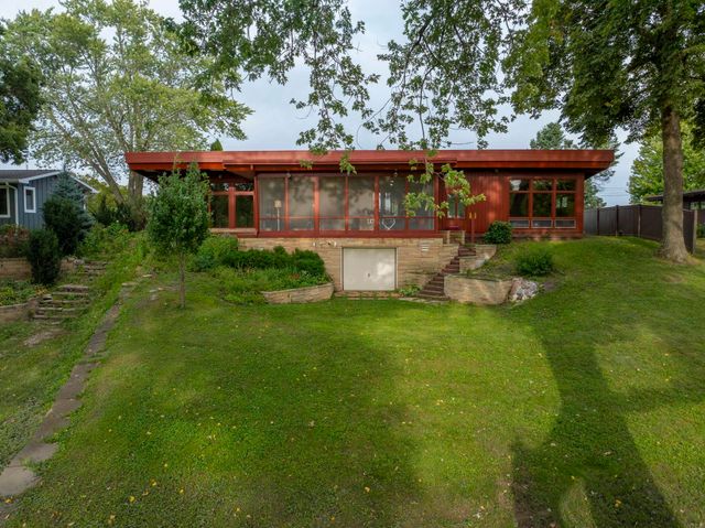 2802 Cottage Row Road, Cedar Falls, IA 50613