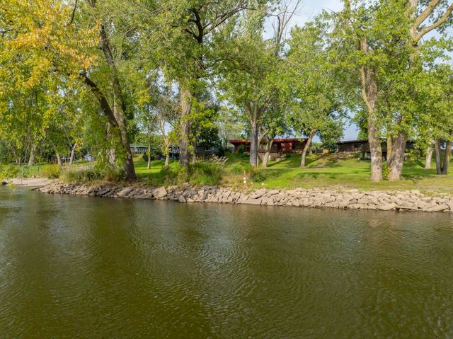 2802 Cottage Row Road, Cedar Falls, IA 50613