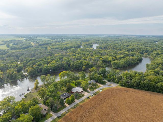 2802 Cottage Row Road, Cedar Falls, IA 50613