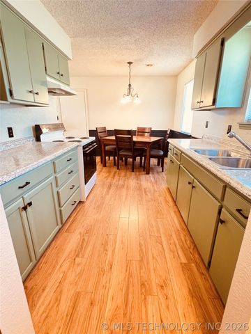 108612 S 4100 Road, Checotah, OK 74426