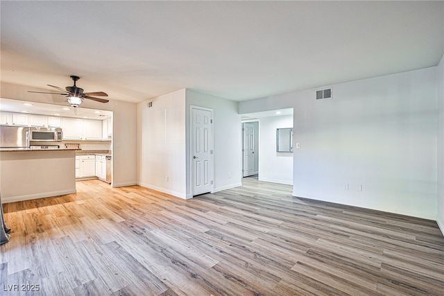 5493 Indian River Drive 371, Las Vegas, NV 89103