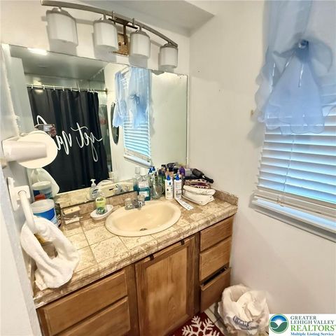 524 Wales Court, Lehman Twp, PA 18324