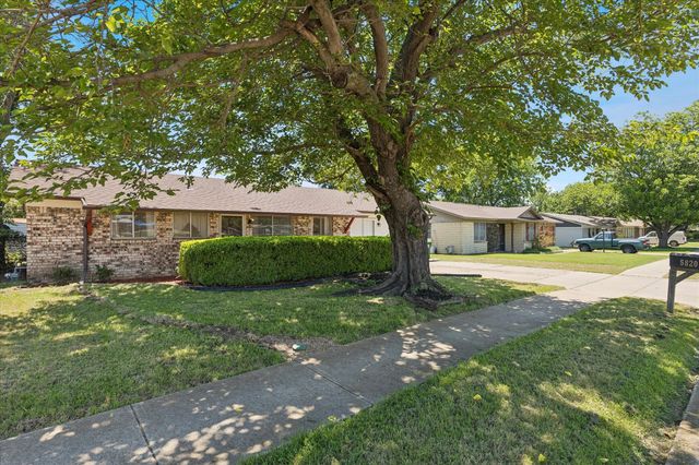 5820 Shipp Drive, Watauga, TX 76148
