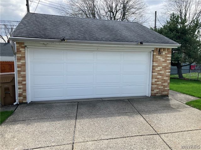 39 Balbach Drive, Cheektowaga, NY 14225