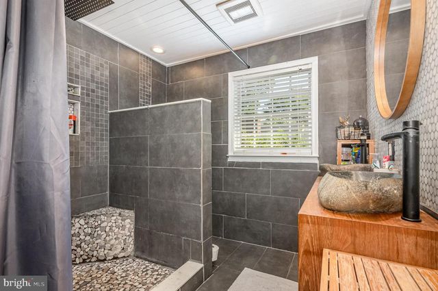 9016 GREYLOCK ST, Alexandria, VA 22308