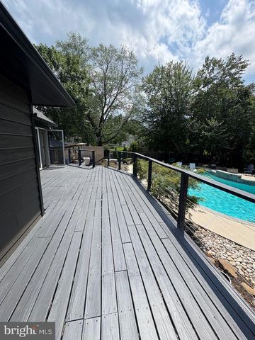 9016 GREYLOCK ST, Alexandria, VA 22308