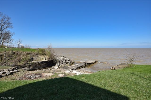 280 Buckeye Drive 7, Sheffield Lake, OH 44054