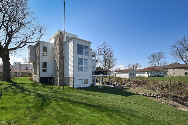 280 Buckeye Drive 7, Sheffield Lake, OH 44054