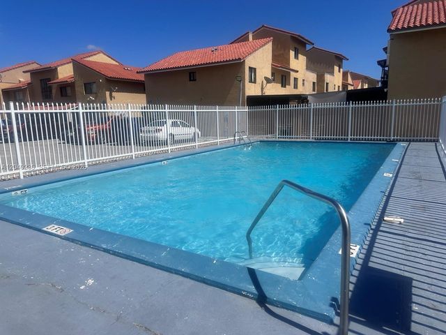 2740 W 61st St 204, Hialeah, FL 33016